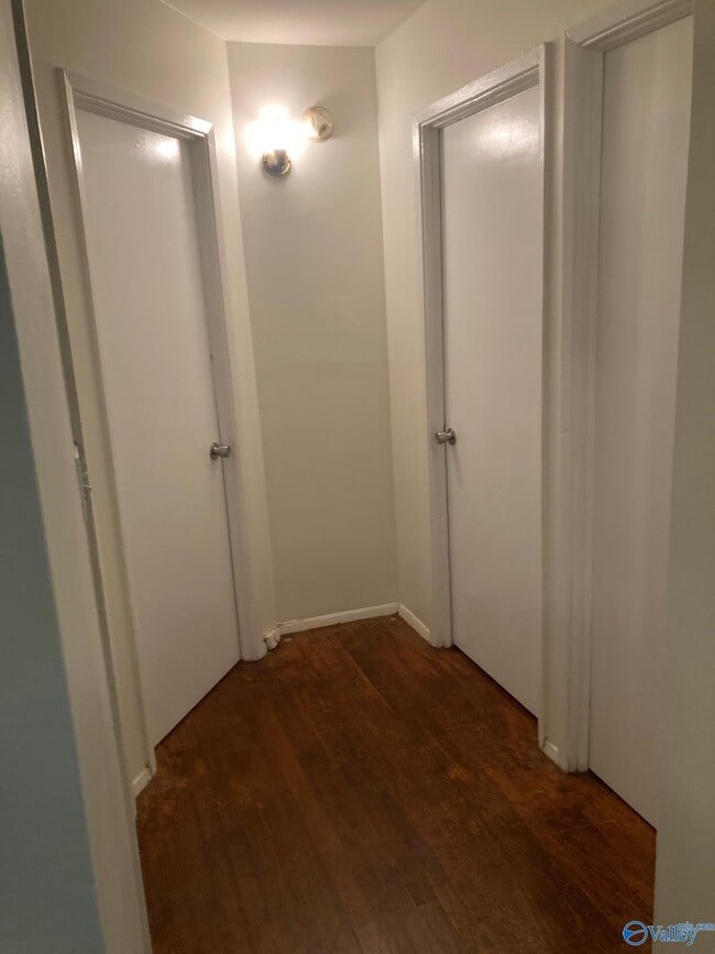 Building Photo - 702 Mastin Lake Rd NE