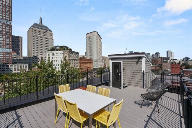 Building Photo - 17 Cazenove St