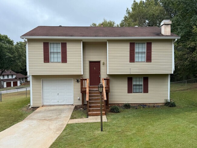 Primary Photo - Stone Mountain 4 bed 2 bath Home with Fenc...