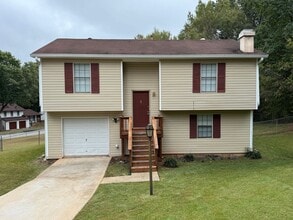Building Photo - Stone Mountain 4 bed 2 bath Home with Fenced Backyard.