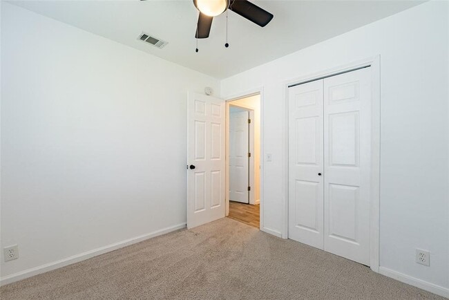 Building Photo - 906 Moon Glow Dr