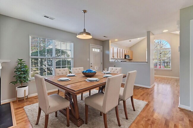 Building Photo - 35 Cambridge Oak Cir