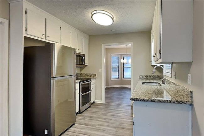 Building Photo - 647 Sunshine Trce NW