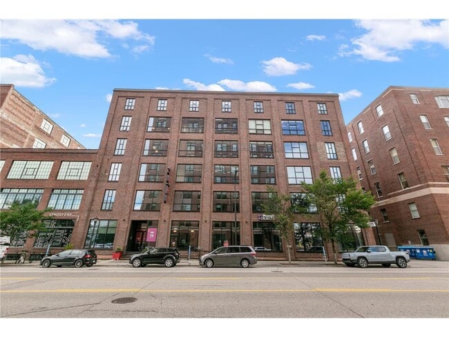 Building Photo - 718 N Washington Ave