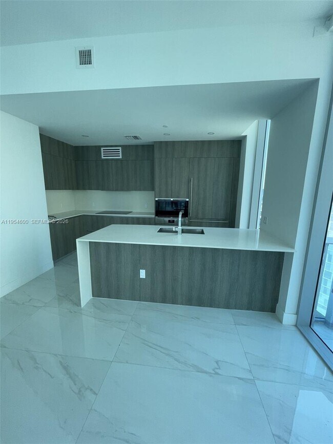 Building Photo - 17550 Collins Ave