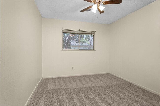 Building Photo - 16042 Glenbrook Knoll Ln