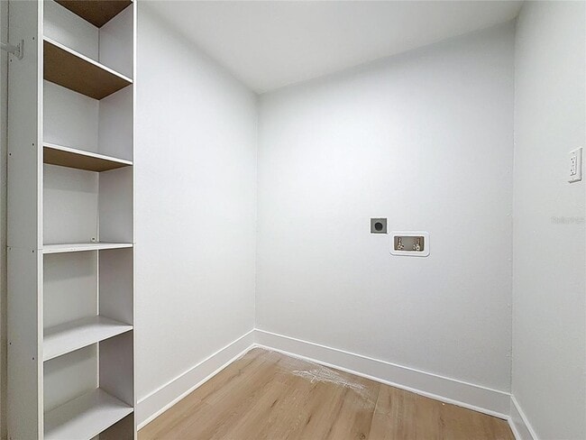 Building Photo - 200 Country Club Dr