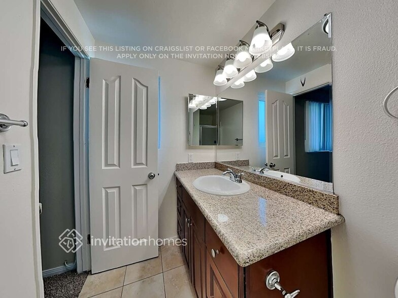 Building Photo - 27858 Crosspath Ave