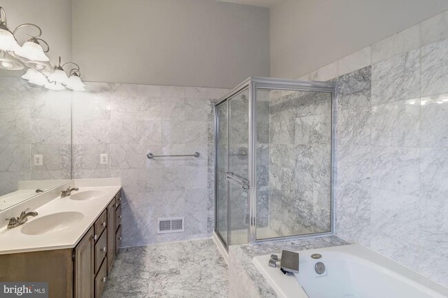 Building Photo - 2106 Patty Ln