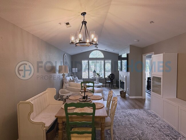 Building Photo - 38 Bridle Path Ln