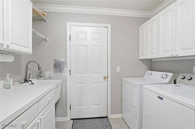 Building Photo - 11041 Iron Horse Way