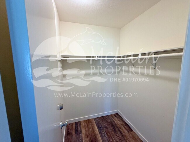 Building Photo - The Grove 2bd/1ba, Corner Unit