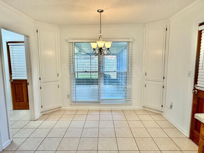 Building Photo - 2311 Cottingham Dr