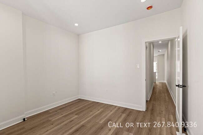 Building Photo - 2921 W Oxford St