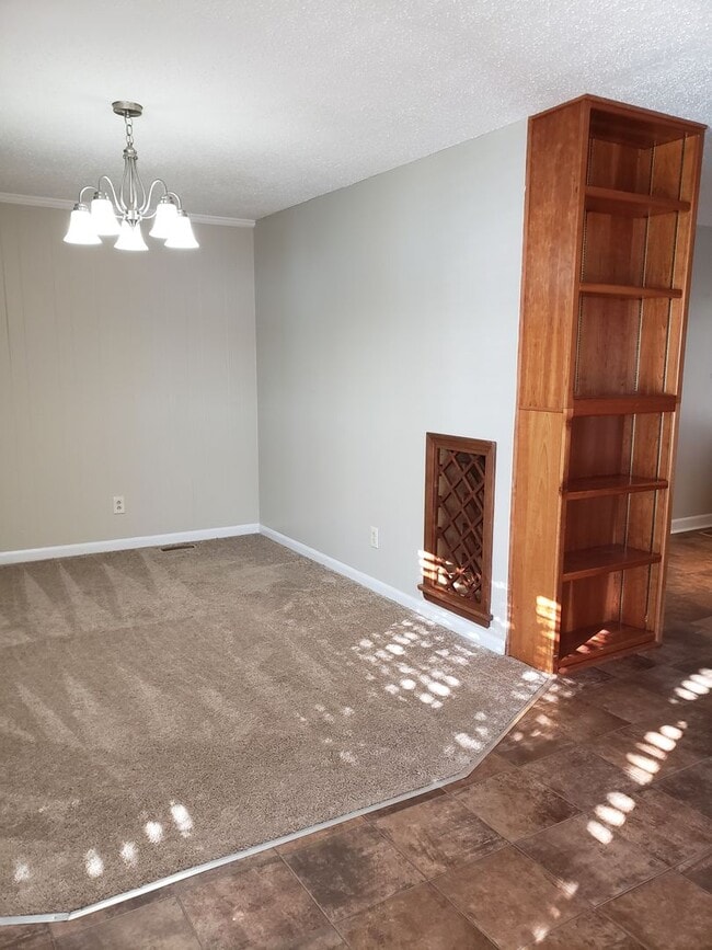 Building Photo - Enjoy Lakefront Luxury Year Round!