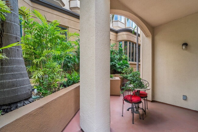 Building Photo - 2400 5th Ave