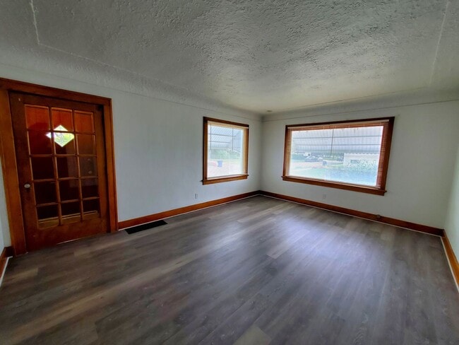 Building Photo - FOR RENT- Large Home with Fenced in Yard n...
