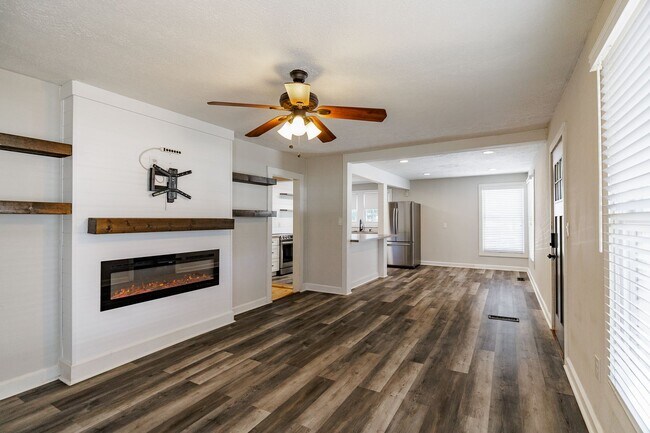 Building Photo - Beautiful Ranch Home in Prime Jefferson Location – Pet Friendly!