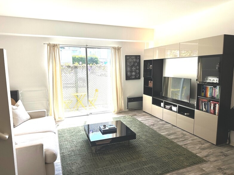 Building Photo - 941 W Hawthorn St