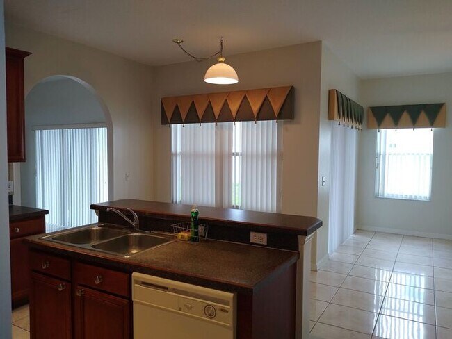 Building Photo - Single Family Home in Poinciana