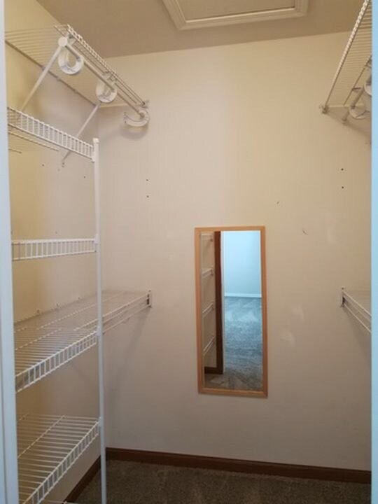 Building Photo - 2565 Dickens Ct