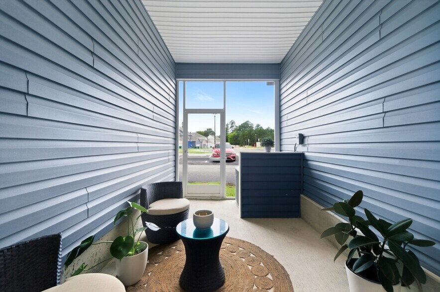 Building Photo - 1615 Independence Blvd