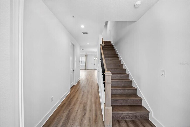 Building Photo - 1856 Crowncrest Dr