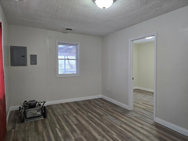 Building Photo - 3822 Melville Ave