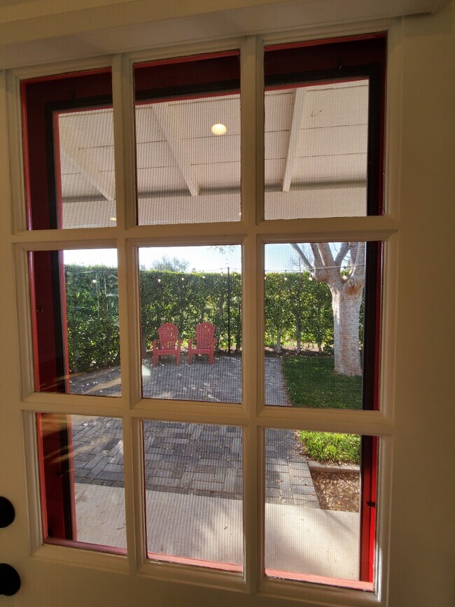 Building Photo - 10682 Center Dr