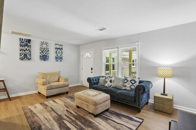 Building Photo - 2891 White Oak Dr