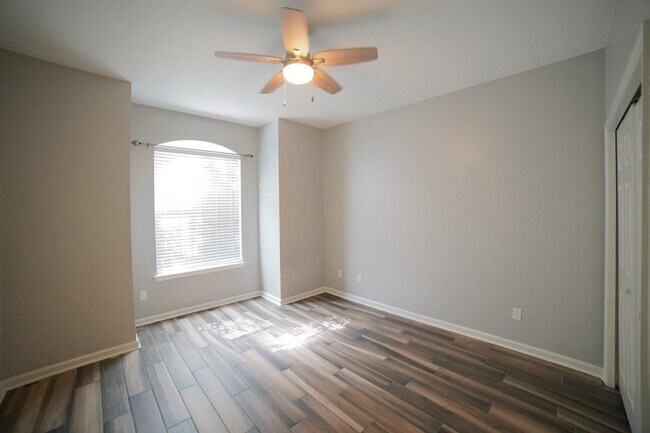 Building Photo - 5434 Hampton Hill Cir