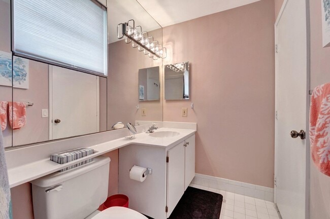 Building Photo - 6100 Waldwick Cir