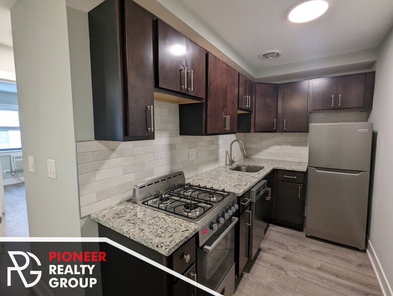 Building Photo - 503 W Barry Ave