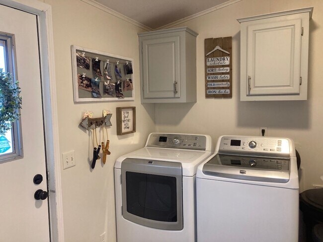 Building Photo - 3239 Pine Needle Dr