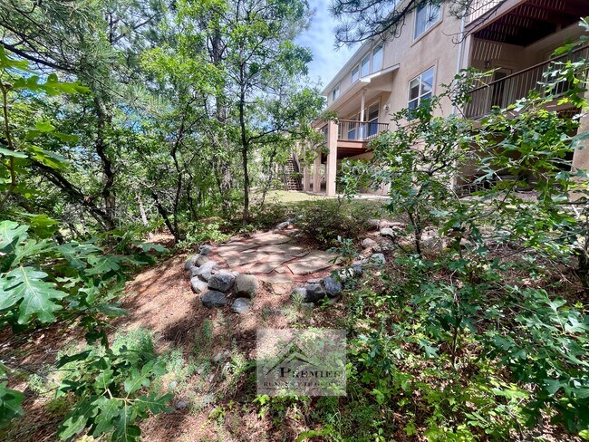 Building Photo - 1965 Quadrangle Ct