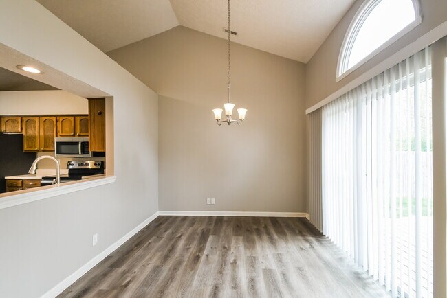 Building Photo - 5453 Vicksburg Dr