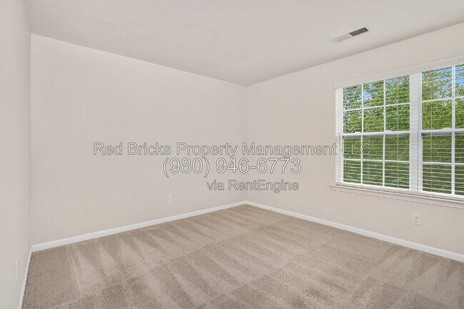 Building Photo - 127 Blossom Ridge Dr