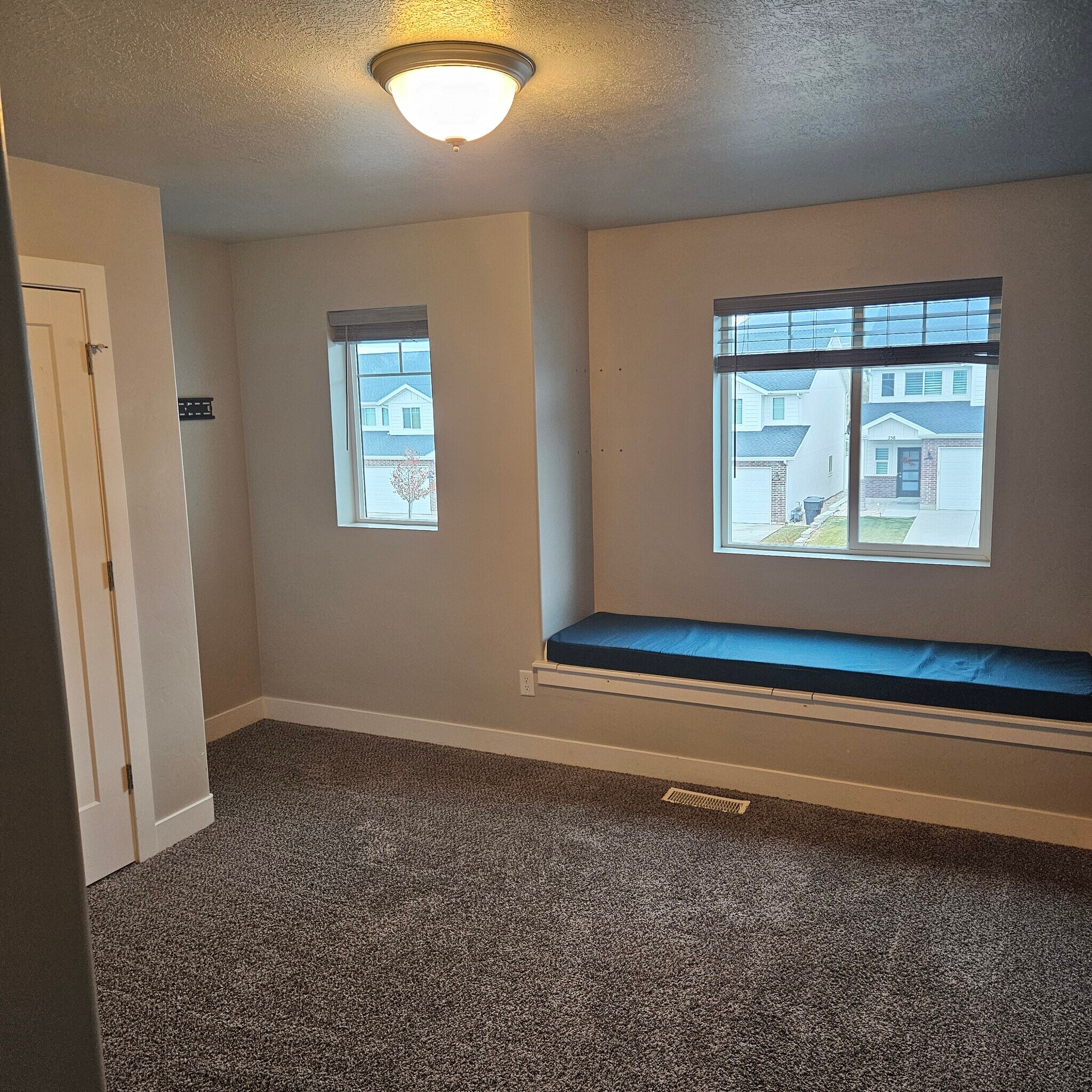 Building Photo - 259 E 1500 N