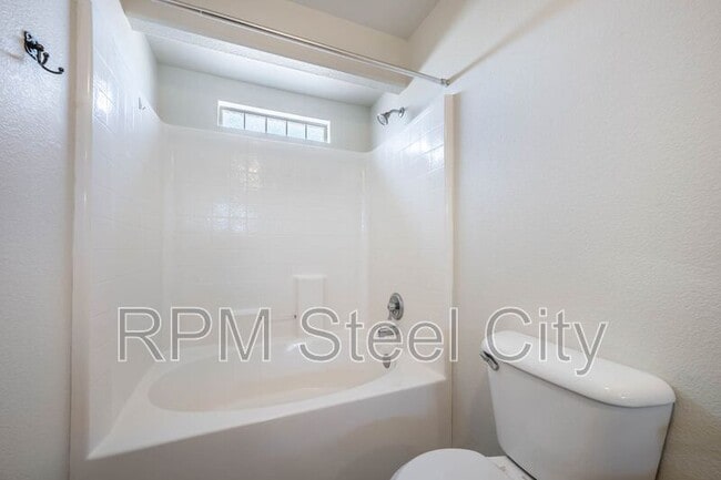 Building Photo - 265 N Paramount Ln