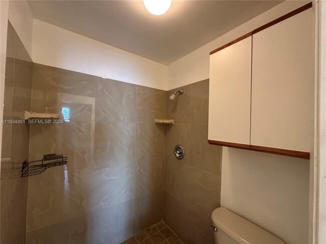 Building Photo - 1024 S Independence Dr