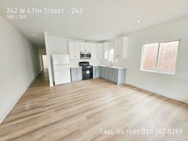 Building Photo - 242 W 47th St