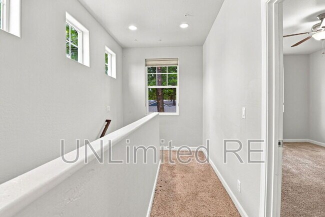 Building Photo - 2520 W Pikes Peak Dr