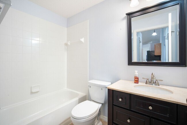 Building Photo - Family-Friendly 3BR Home with Yard, Office...