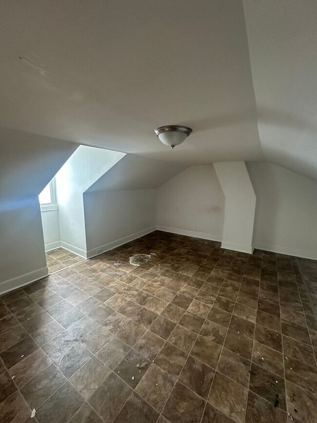 Building Photo - 409 Walnut St