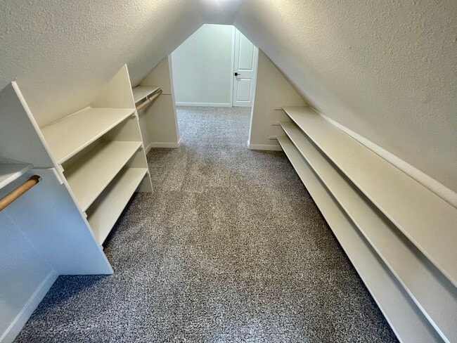 Building Photo - 5-Bedroom, 2 Bathroom Home with In-Unit Wa...