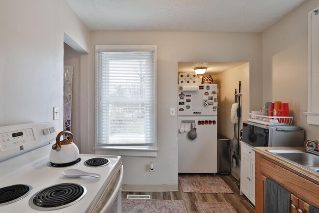 Building Photo - 1599 Mooberry St