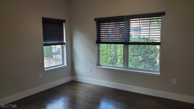 Building Photo - 59 Willet St