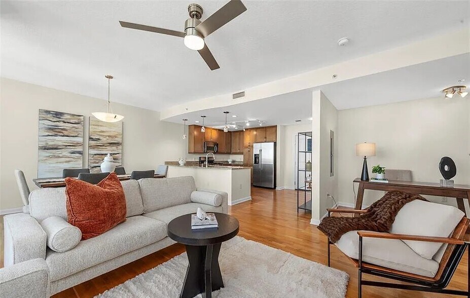 Building Photo - 4909 Laclede Ave