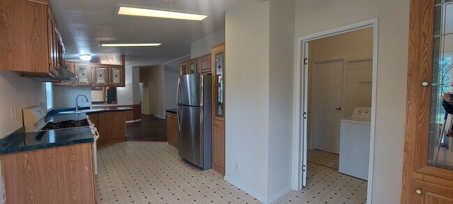 Building Photo - 6740 Greystone Ln