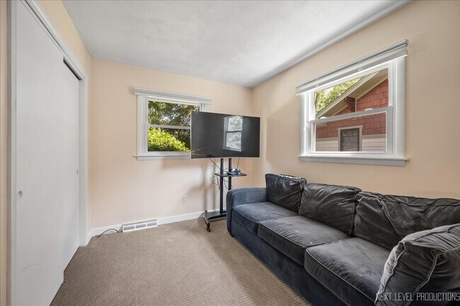 Building Photo - 747 Cheever Ave